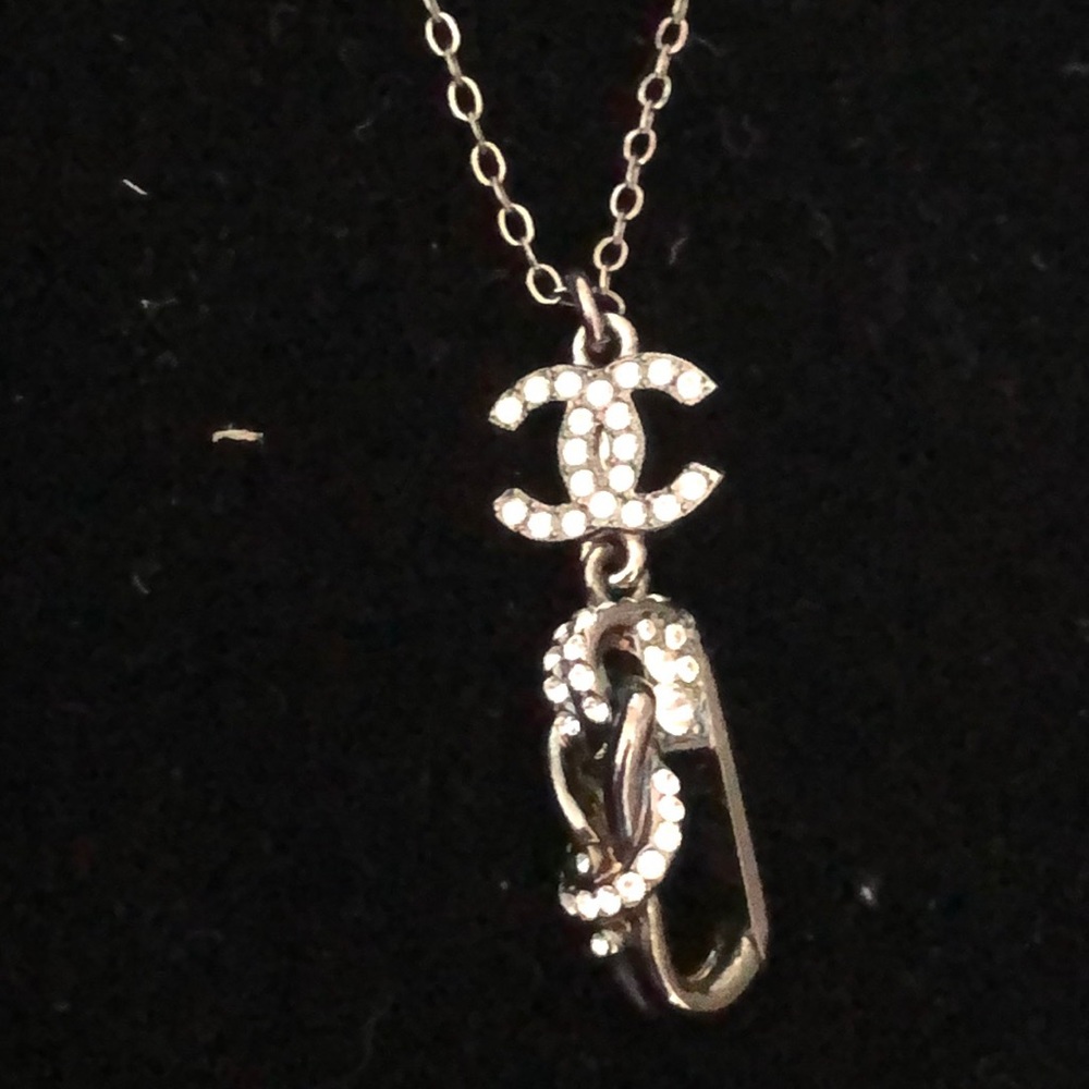 Authentic Chanel NWT CC necklace pearl. no pendant